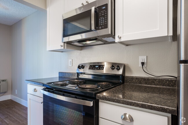 1BR, 1BA - Stateline - Kitchen