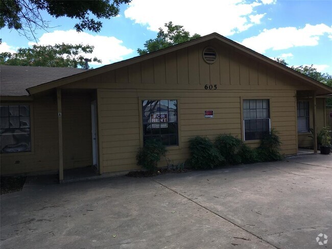 Building Photo - 605 Canion St Rental