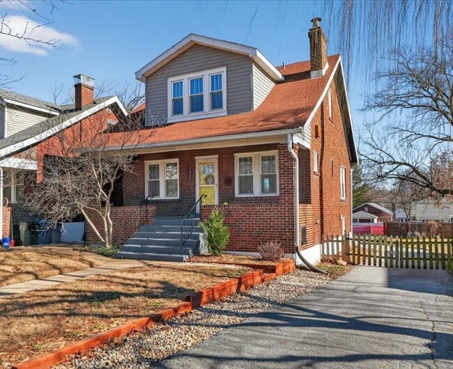 Photo - 1420 Bredell Ave