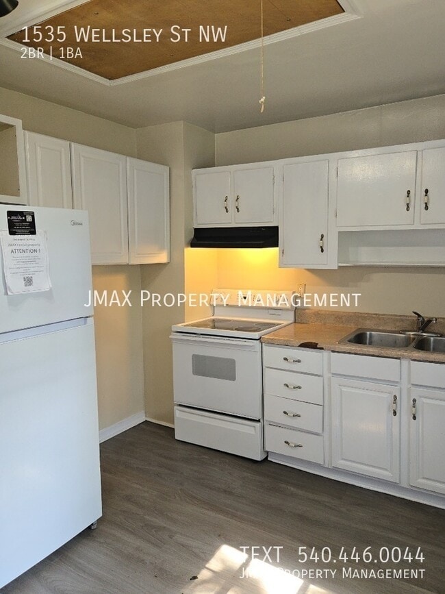 Photo - 1535 Wellsley St NW