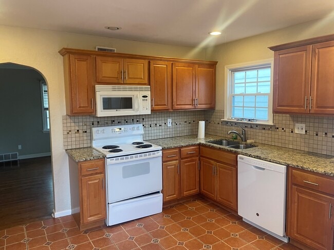 Photo - 4807 Rainbow Blvd