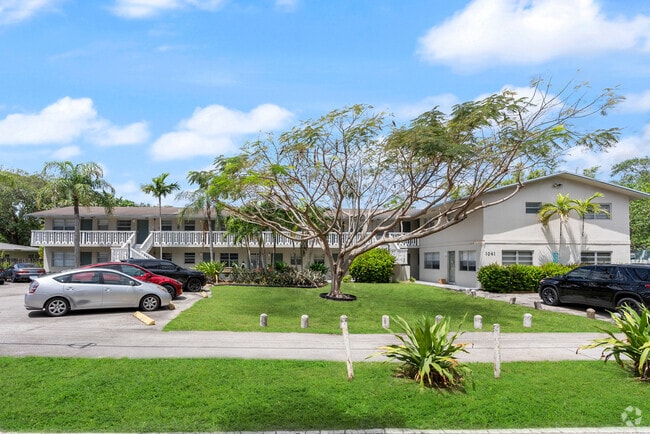 Building Photo - 1041 SW 15th Ave Rental