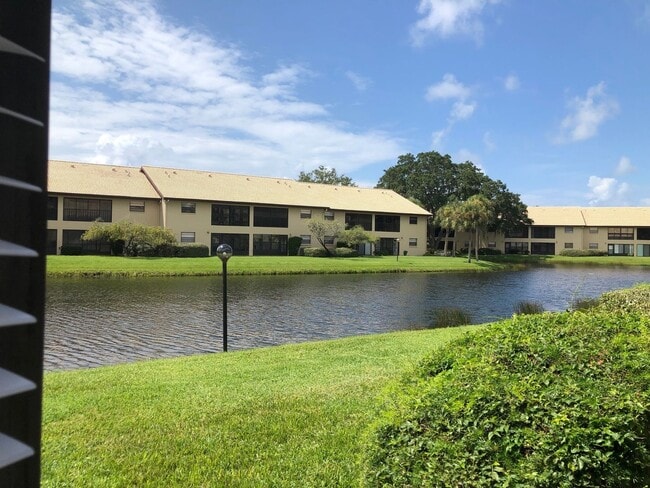 Building Photo - 2BR/2BA Condo in Mission Lakes Unit G