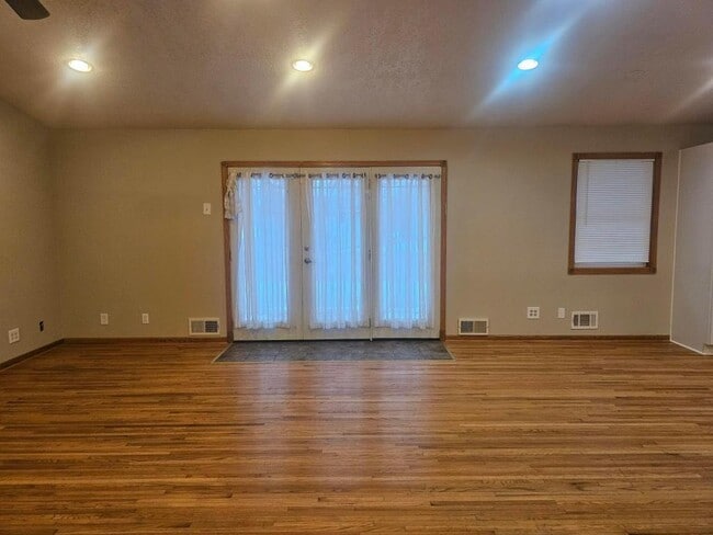Photo - 1209 Pearson Pkwy
