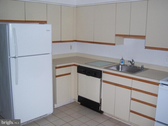 Photo - 16 Merrion Ct