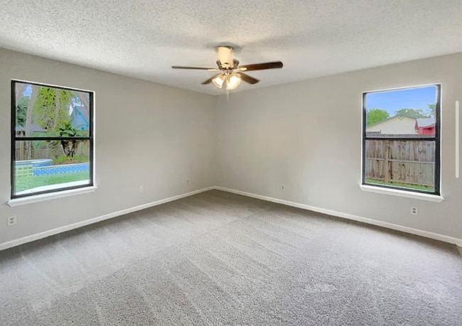 Photo - 2060 Tickford St