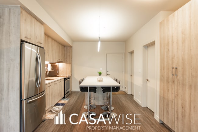 Building Photo - 10837-383 83 Ave NW