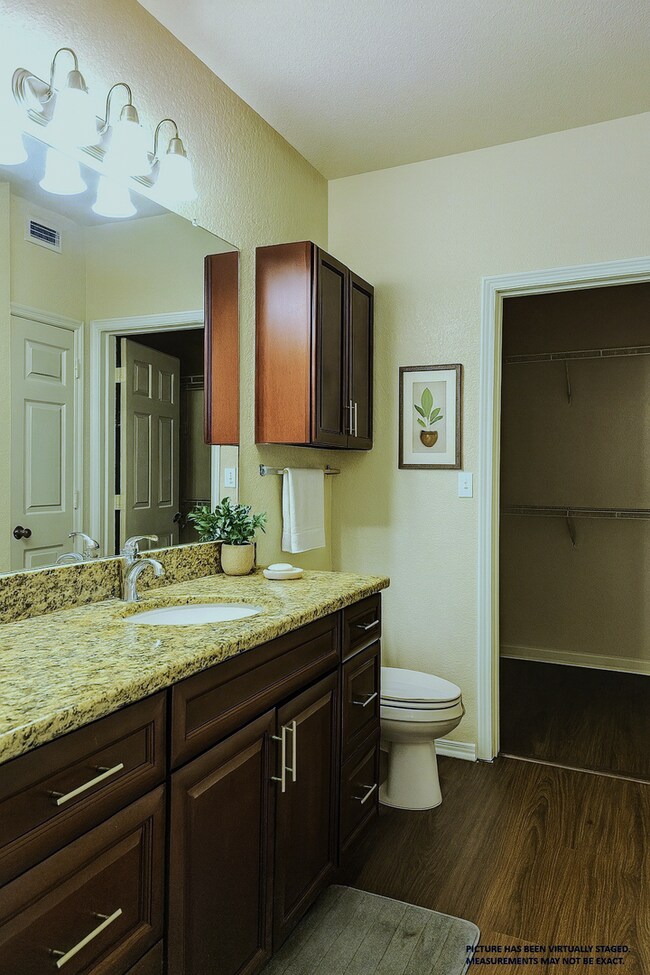 Photo - 1x1 Beautiful updated unit throughout w/balconette