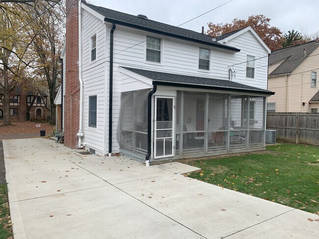 Screened in porch - 3726 Olentangy Blvd