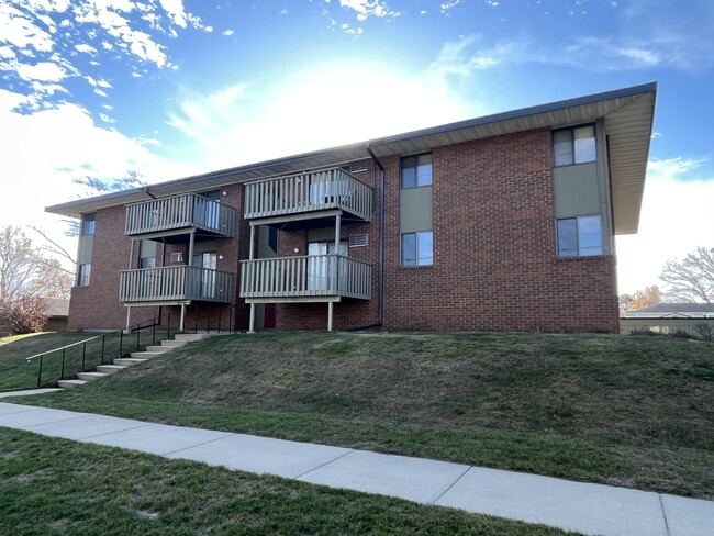 Photo - 800 W Benton St Apartments
