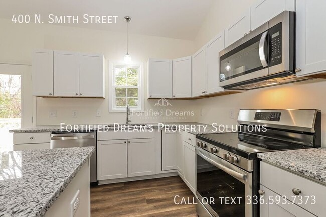 Photo - 400 N Smith St
