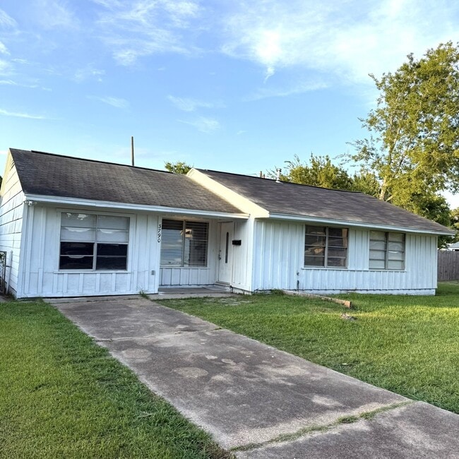 Building Photo - 3790 Le Bleu St Rental