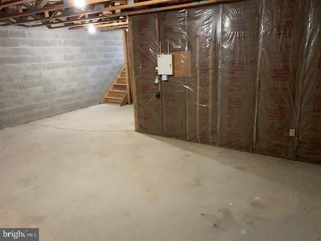 Photo - 468 Lynetree Dr