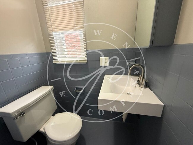 Photo - "Spacious 4-Bed Duplex in Toledo Unit 2