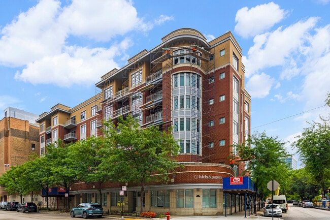 Building Photo - 657 W Fulton St Unit 604