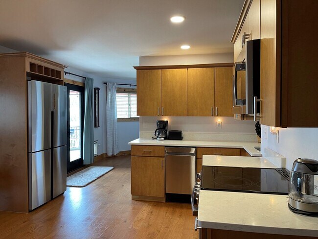 3212 1/2 E MacDonald Dr -