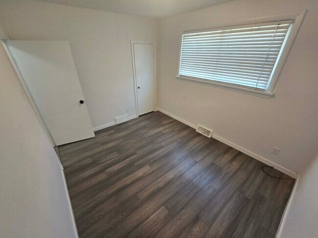 Photo - 201 Gateway Rd