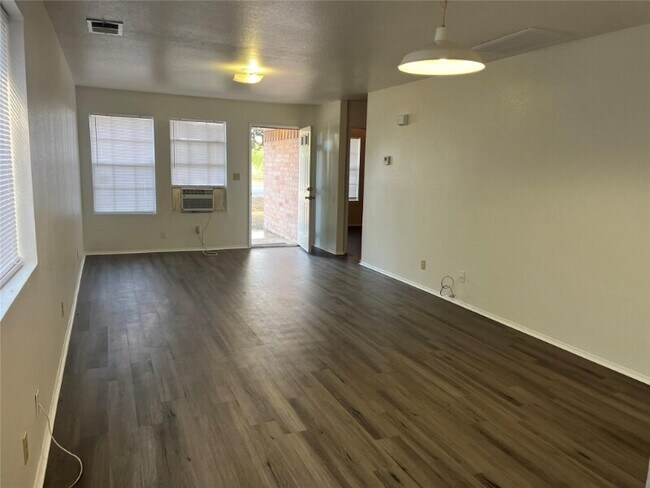 Photo - 768 Heritage Ln