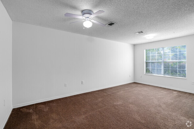 2BR, 2BA - 1,006SF - Living Room