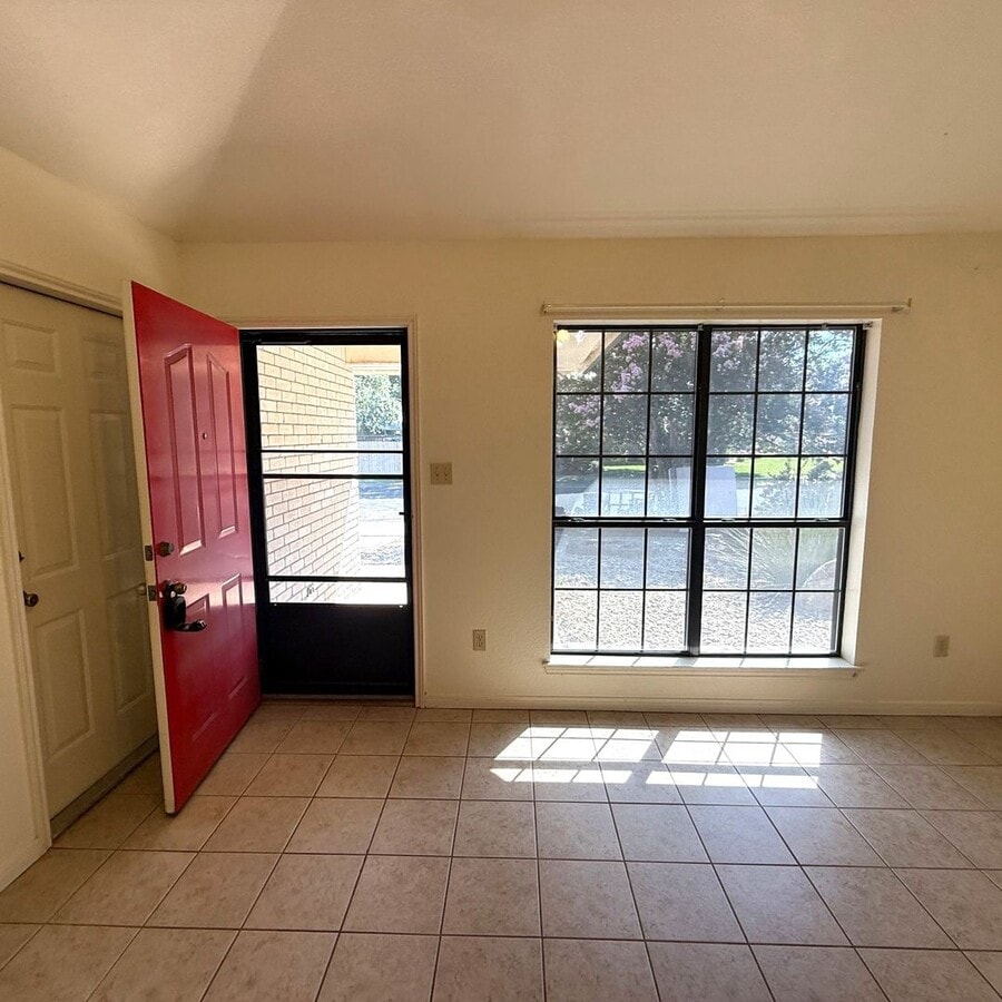 Photo - 137 Cibolo Creek Dr
