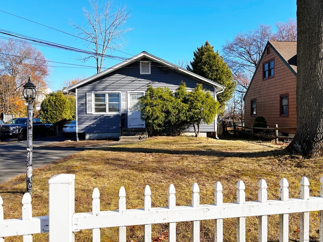 Building Photo - 231 York Rd Rental