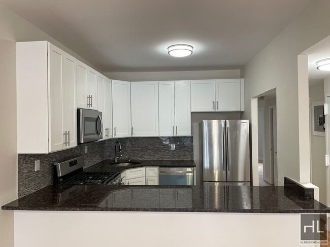 Photo - 31-26 12 STREET Unidad 2