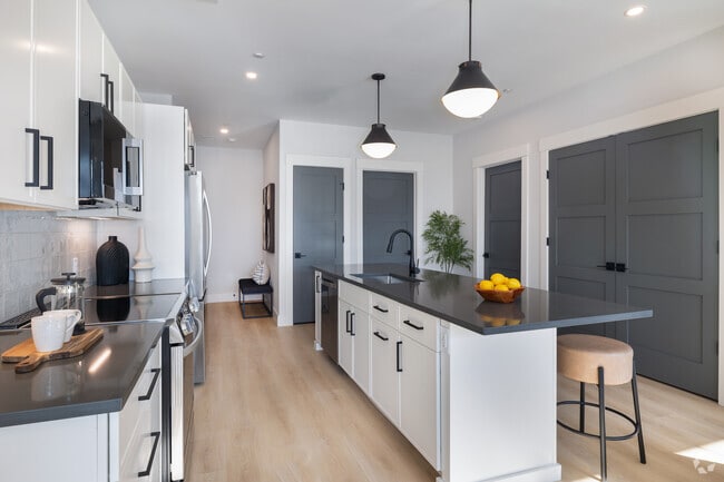1BR, 1BA - 869SF - Kitchen