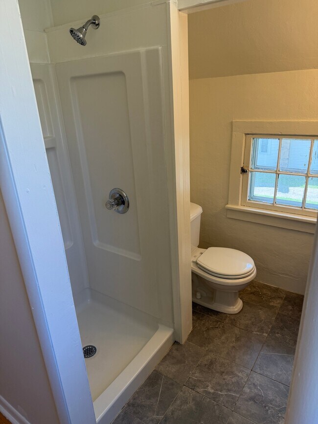 Photo - 315 N Maple St Unidad # 2 Upstairs