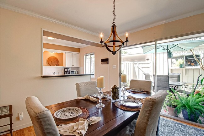 Building Photo - 6332 Chevy Chase Dr Unit 16