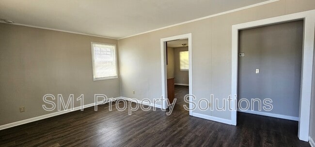 Photo - 1529 Earl Dr