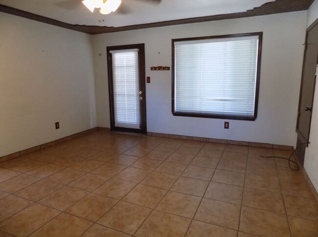 Photo - 502 Laura Ct