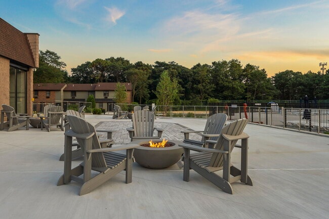 Building Photo - Renaissance Bay Villas 55+ Rental