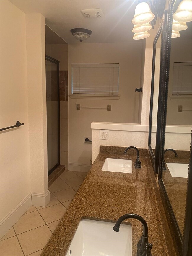 Photo - 3206 Vandyke Dr