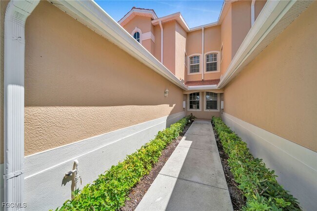 Building Photo - 13225 Silver Thorn Loop Unit 302