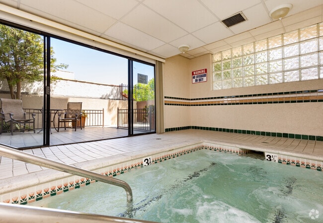 Jacuzzi & Patio
