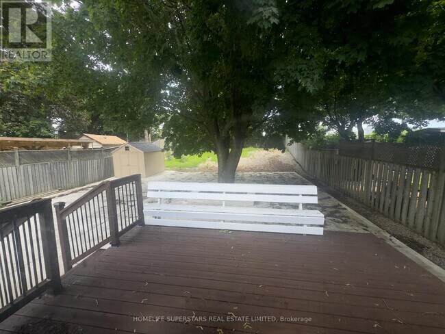 Photo - 215 Archdekin Dr