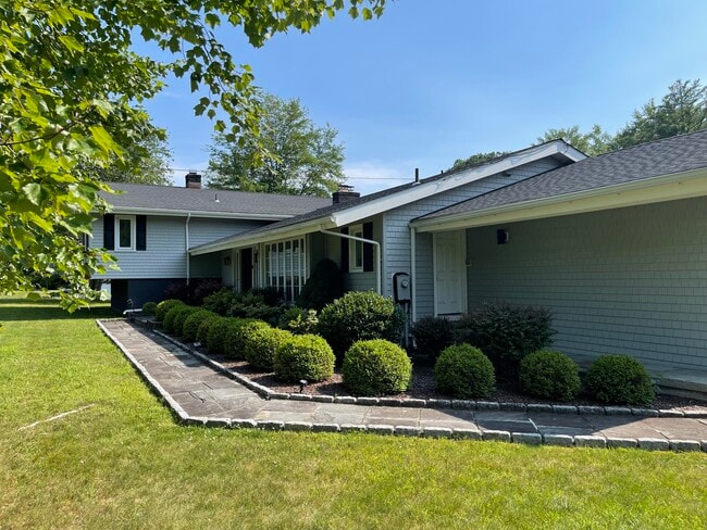 Photo - 222 Thornwood Rd House