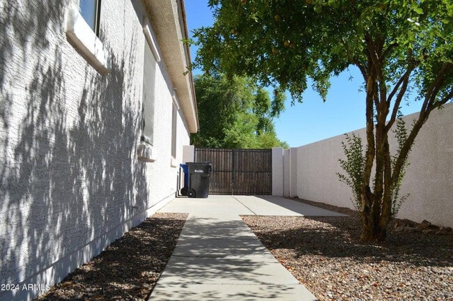 Building Photo - 4132 E Carriage Ct