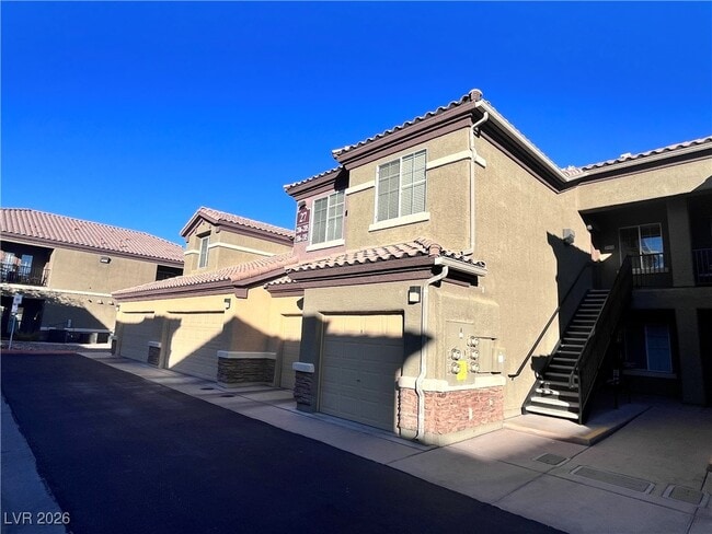 Building Photo - 6868 Sky Pointe Dr Unit 2105