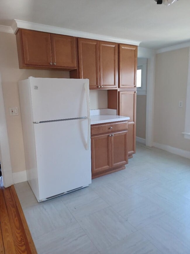 Ref. included - 252 Elm St Unit 3