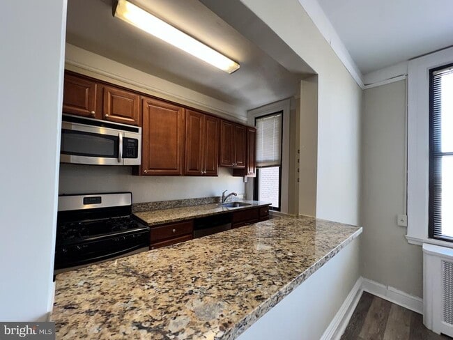 Building Photo - 2031 Locust St Unit 1203