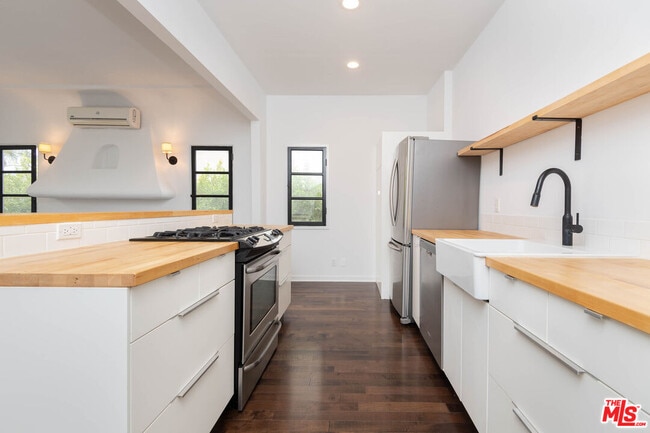 Photo - 418 N Curson Ave Unit 206