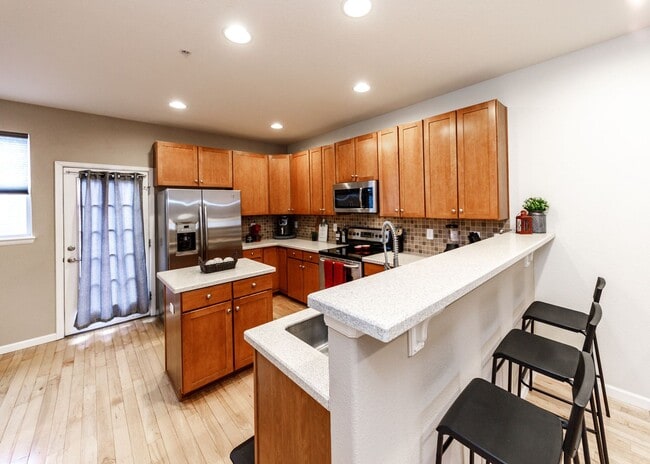 Photo - Fully Furnished Downtown 2 Bed, 4 Bath Executive Townhouse