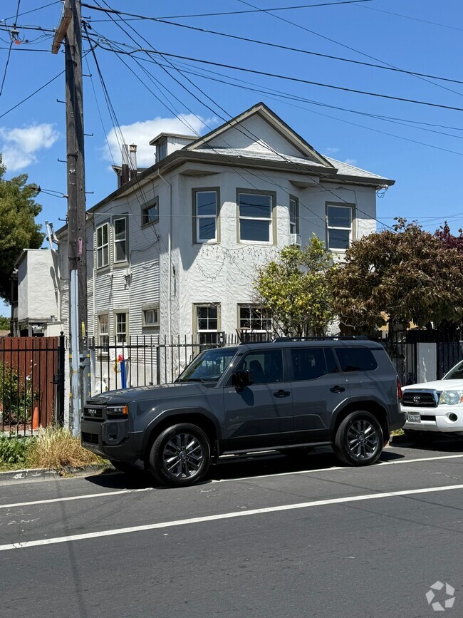Building Photo - 715 Pennsylvania Ave Rental
