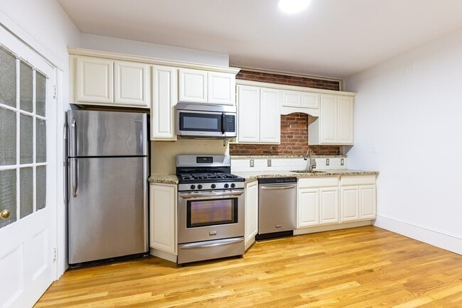 Building Photo - 178 L St Unit 1