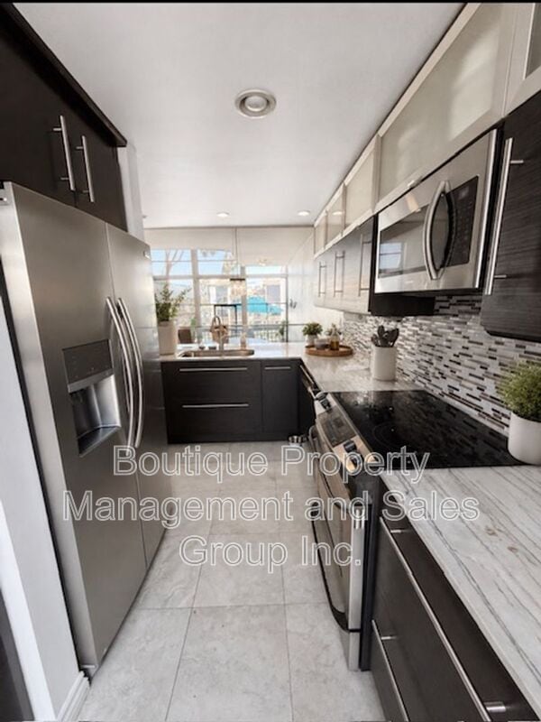 Building Photo - 7334 Marina Pacifica Dr N
