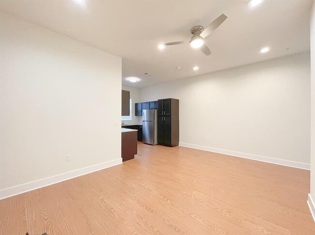 Photo - 2400 Louis Henna Blvd Unidad 103