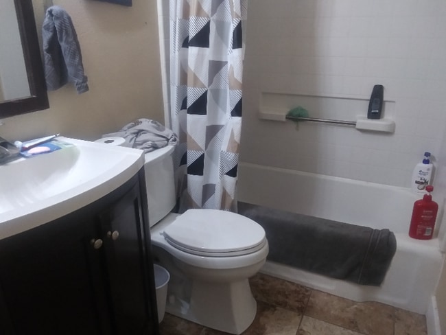 Photo - 630 E 6th St