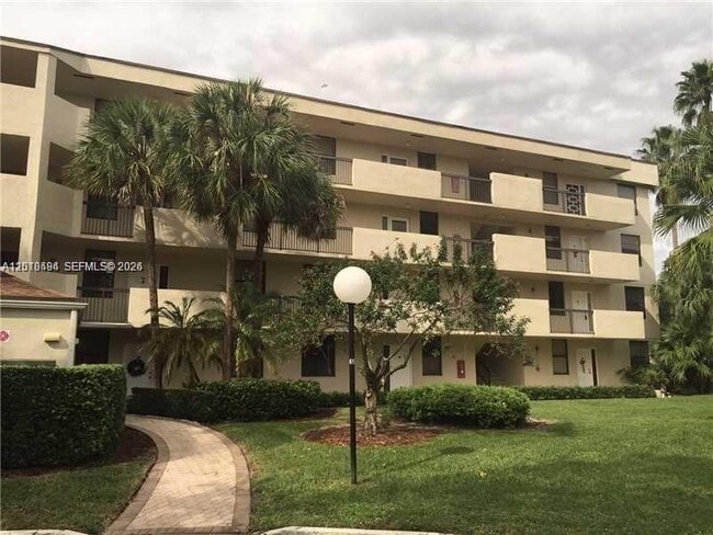 Building Photo - 3100 NW 42nd Ave Unit D203