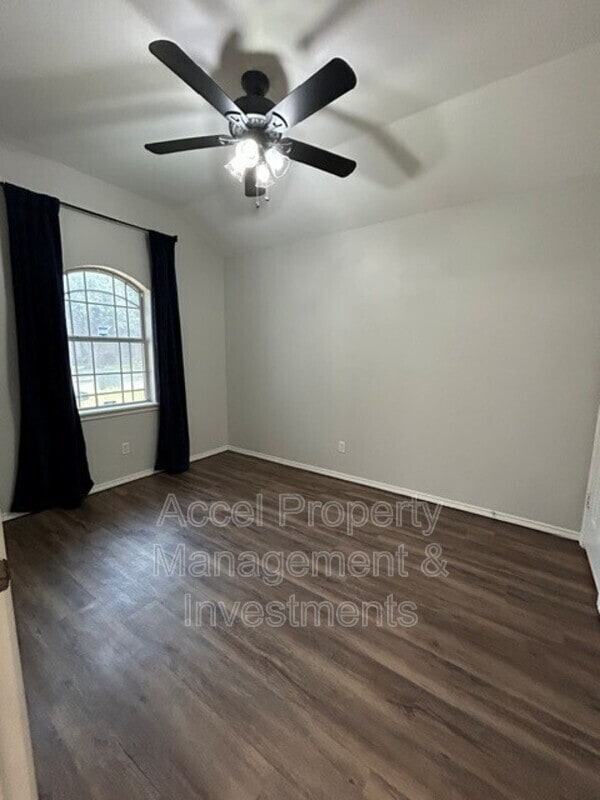 Photo - 214 W 17th St